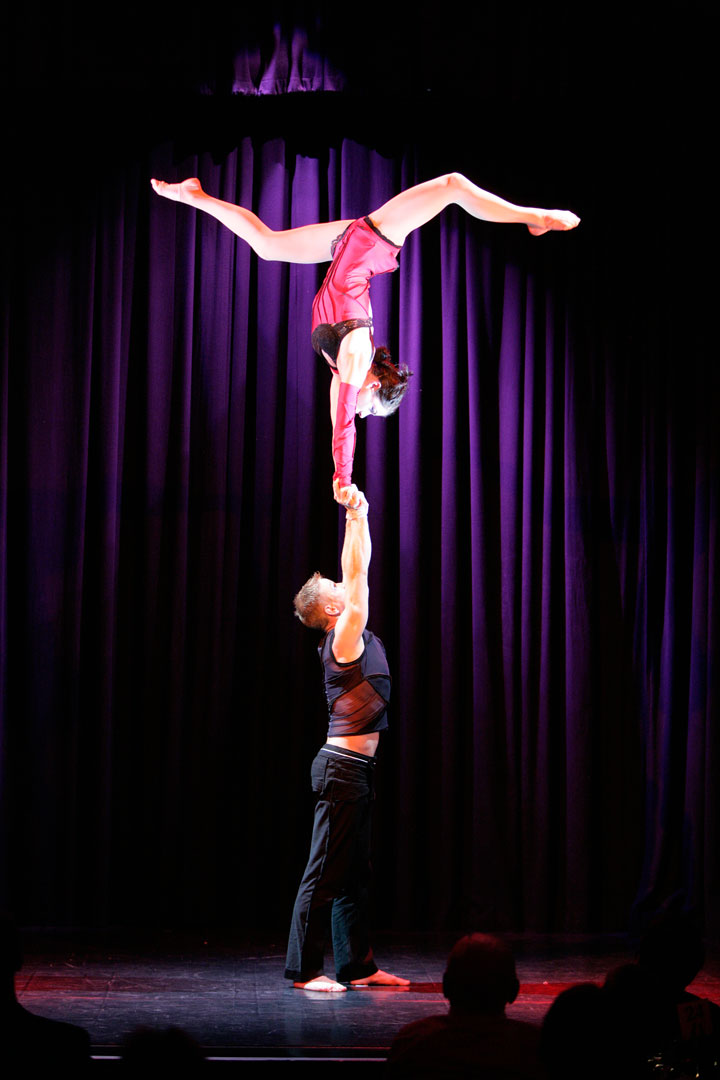 Hand auf Hand Akrobatik duo equilibre